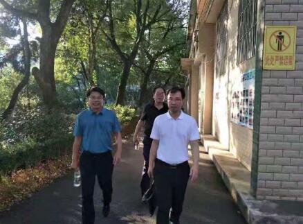 常寧市教育局黨委書記王元成調研常寧市教師進修學校時強調：打造“三張名片”盛開“湘南之花”